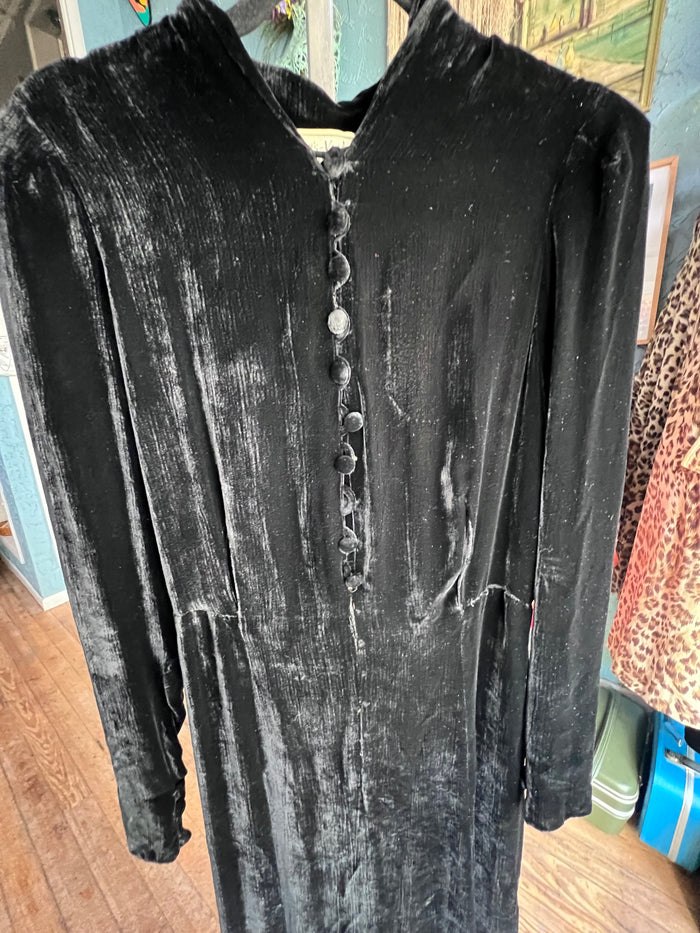 40s Blums-Vogue Black Velvet Gown      w31