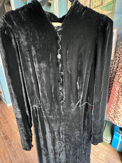 40s Blums-Vogue Black Velvet Gown      w31
