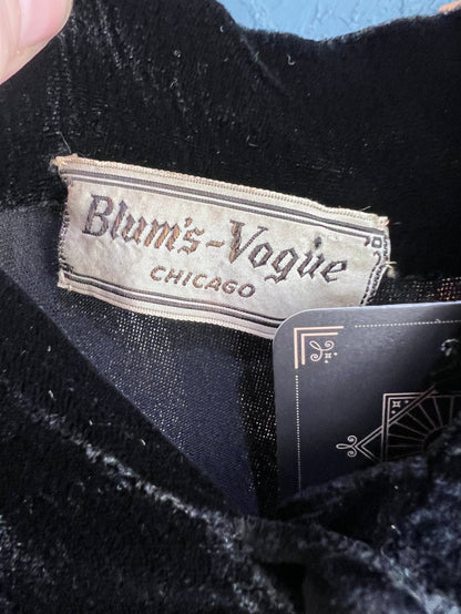 40s Blums-Vogue Black Velvet Gown      w31