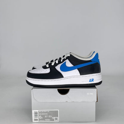 NIKE AIR FORCE 1 LOW WHITE BLACK LIGHT PHOTO BLUE FN8008-001 SIZE 6/7.5W GS