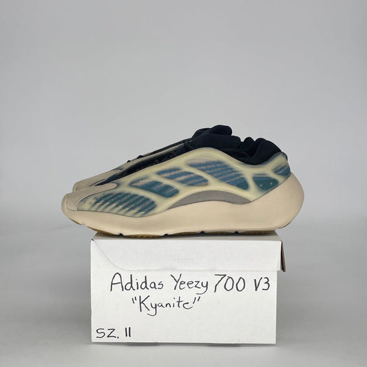 ADIDAS YEEZY 700 V3 KYANITE GY0260 SIZE 11/12.5W