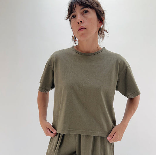 Front view of model wearing Pacific Cotton jasper crop crew tee, showing crew neckline with contrast stitching, boxy fit, short sleeves, and cropped hem