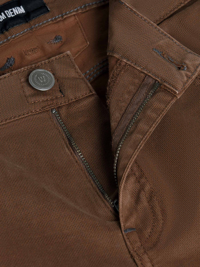 Close-up of brown jeans pocket with detailed stitching. – Wam Denim.