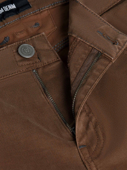 Close-up of brown jeans pocket with detailed stitching. – Wam Denim.