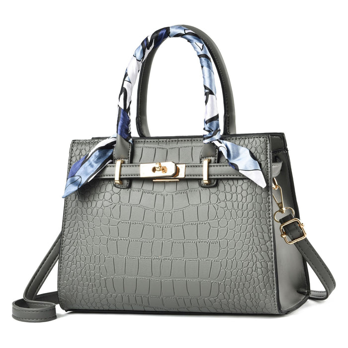 Close-Up: Slit Pocket on Women's Large Capacity Shoulder Bag – Secure Storage in Soft PU Leather