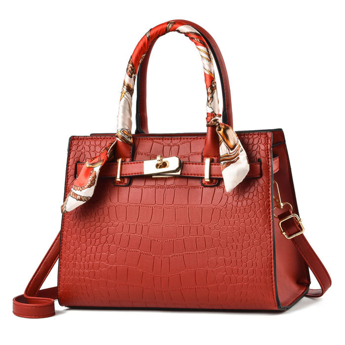 Stylish Ensemble: Women's Large Capacity Shoulder Bag in Gray Over Shoulder – Fashion-Forward Accessory