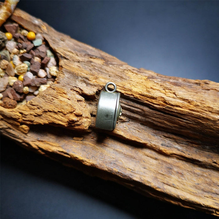 Gau Ghau Shrine,Amulet Pendant - Tibetan Buddhist amulet, detailed view