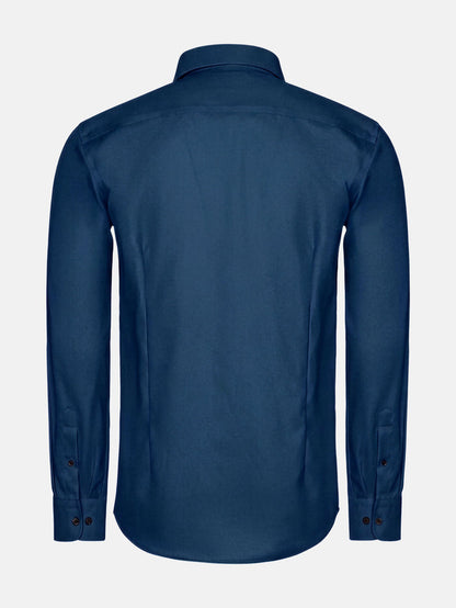 Back view of petrol blue men’s shirt with tailored fit and long sleeves.