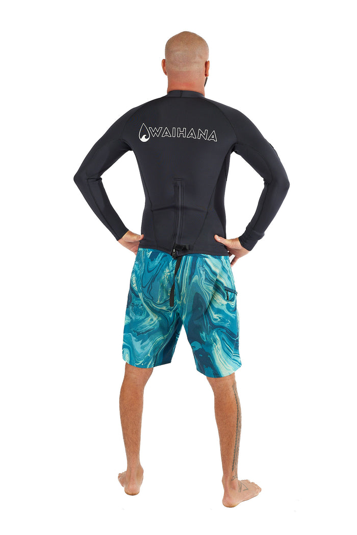 Man wearing Men's Essentials Rear-zip Surf Top, front view on the water