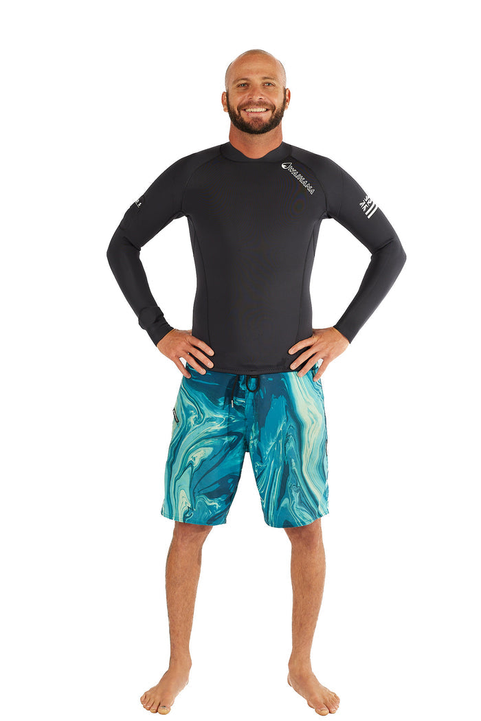 Side view of Men's Essentials Rear-zip Surf Top showing flexible seams and fit