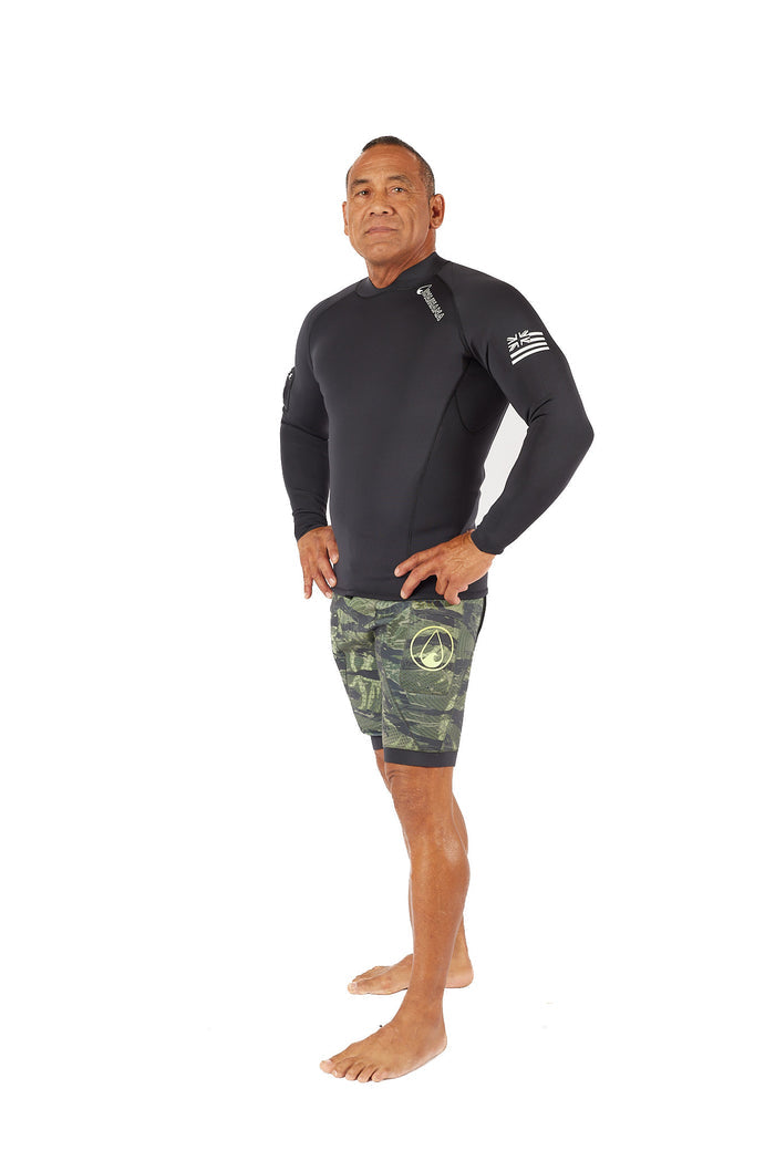 Rear detail of Men's Essentials Rear-zip Surf Top highlighting back zip closure