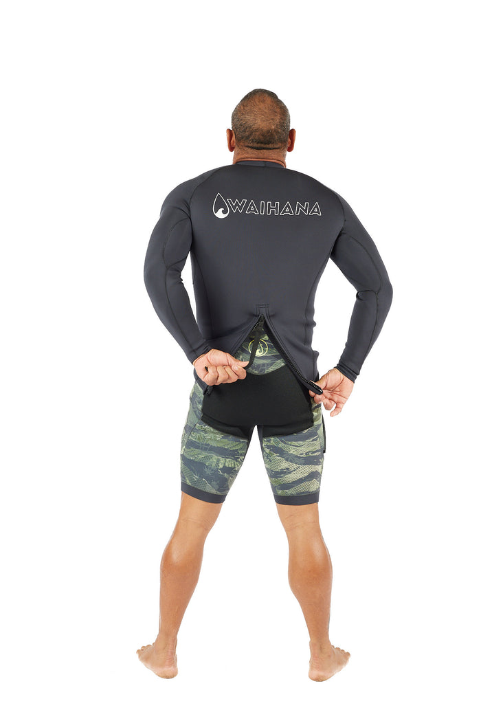 Men's Essentials Rear-zip Surf Top worn outdoors, close-up of stretch fabric