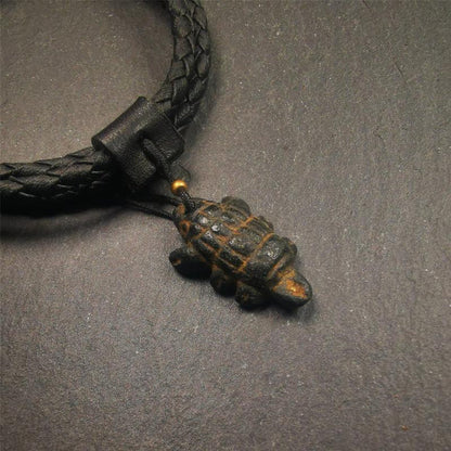 Obsidian Scorpion Amulet 1.1" - Tibetan Buddhist amulet, detailed view