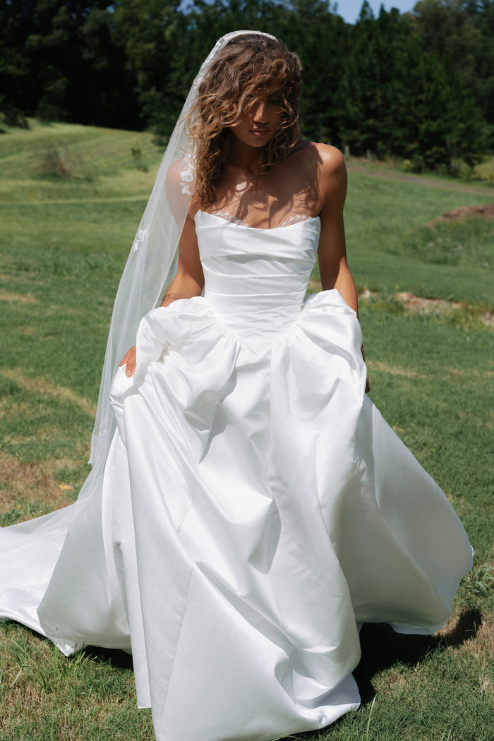 Woman in a white wedding dress with a long veil