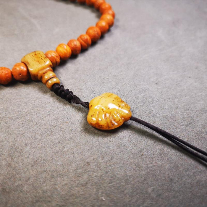 Scorpion Bead Amulet 0.8" - Tibetan Buddhist amulet, close-up detail