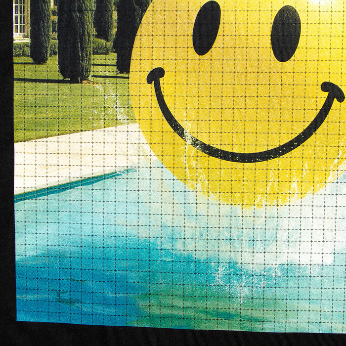Smiley Poolside Trip Back Print - Tshirt - Black
