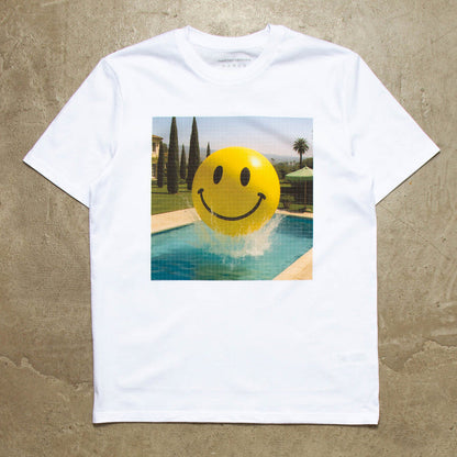 Smiley Poolside Trip Front Print - Tshirt - White