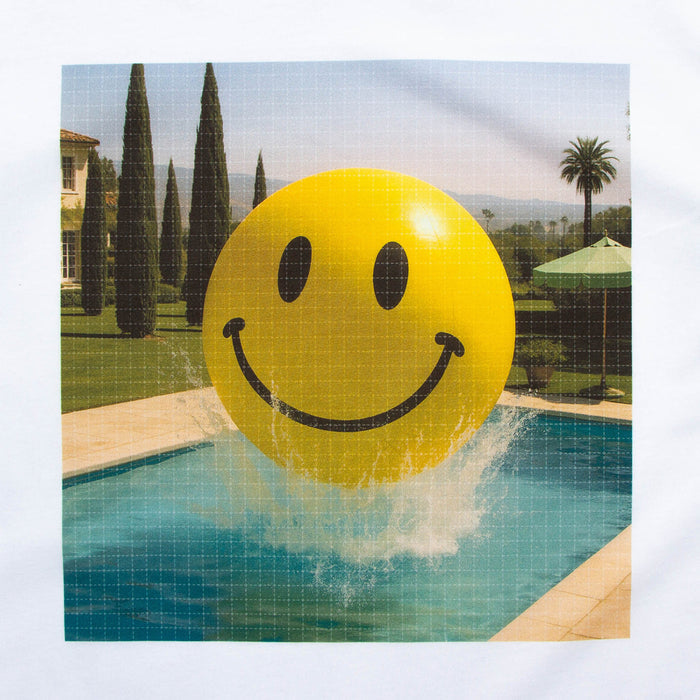 Smiley Poolside Trip Front Print - Tshirt - White