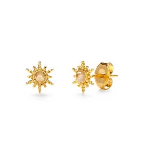 Gold sun-shaped earrings with a central pearl on a white background