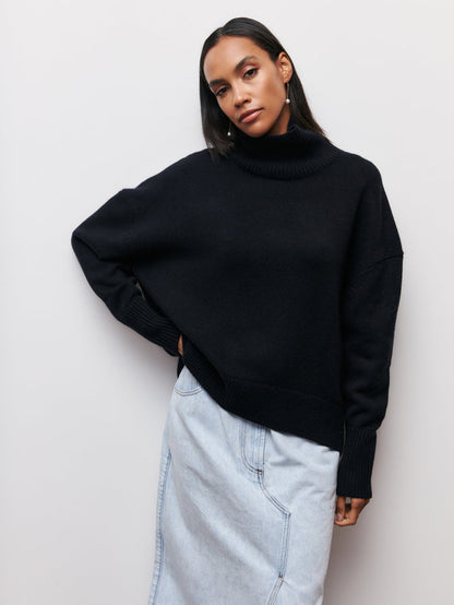 Chic Women’s Winter Turtleneck Sweater – Pullover silhouette, ribbed neck